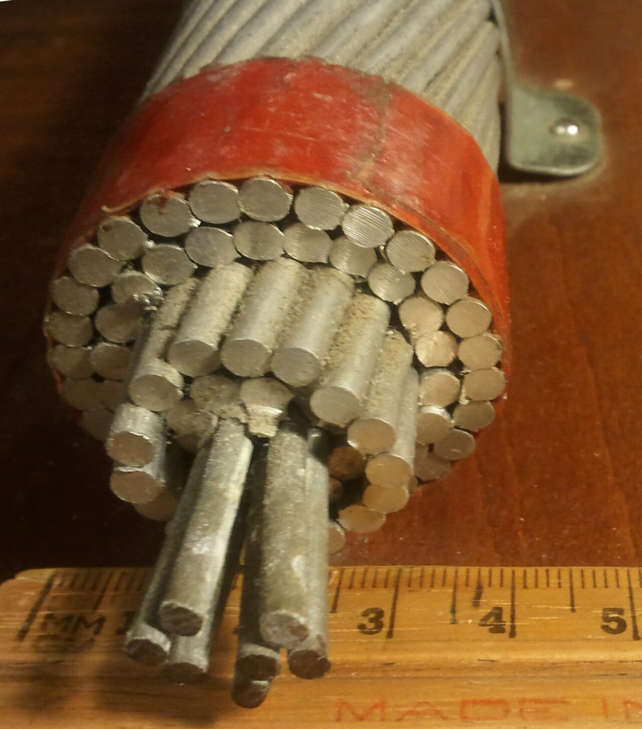 A cut end of an aluminum conductor with a reinforcing steel core, from New Zealand’s HVDC Inter-Island link.